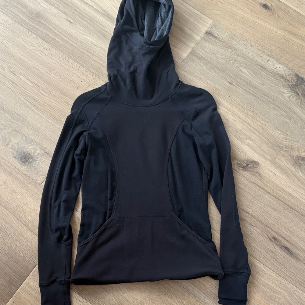 Size 6 lululemon Black Women's Hooded Long-Sleeve Top. Secret pocket EUC